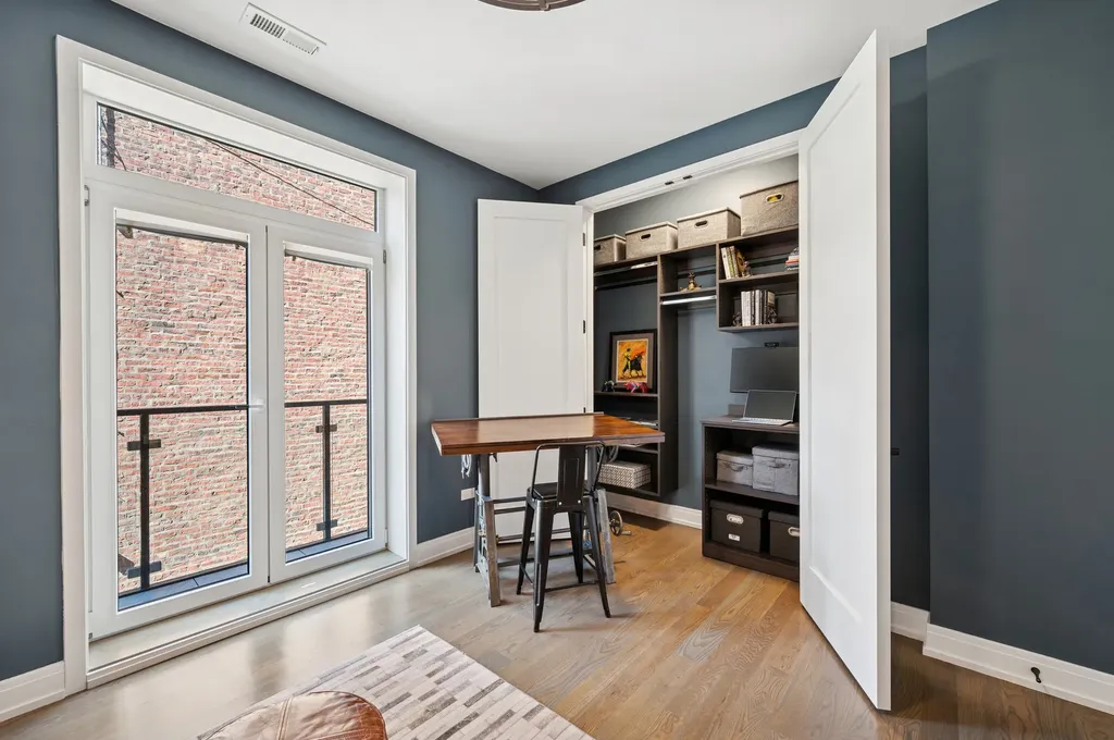 231 West Scott Street Chicago IL 60610