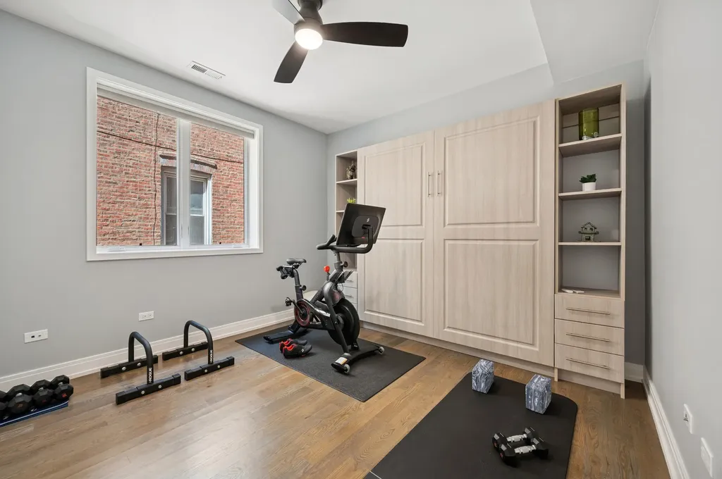 231 West Scott Street Chicago IL 60610