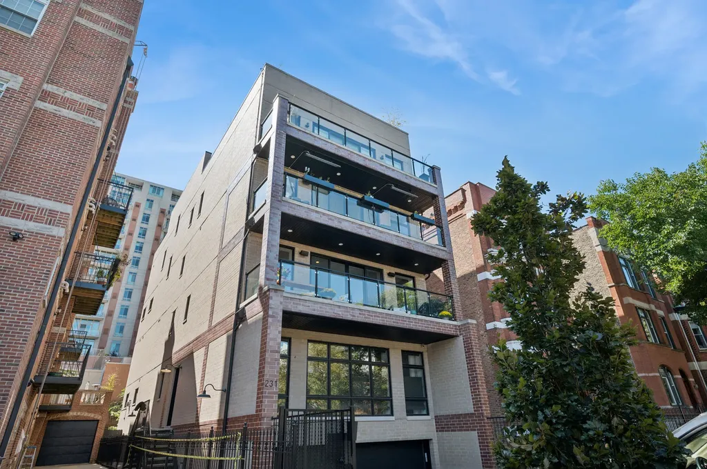 231 West Scott Street Chicago IL 60610