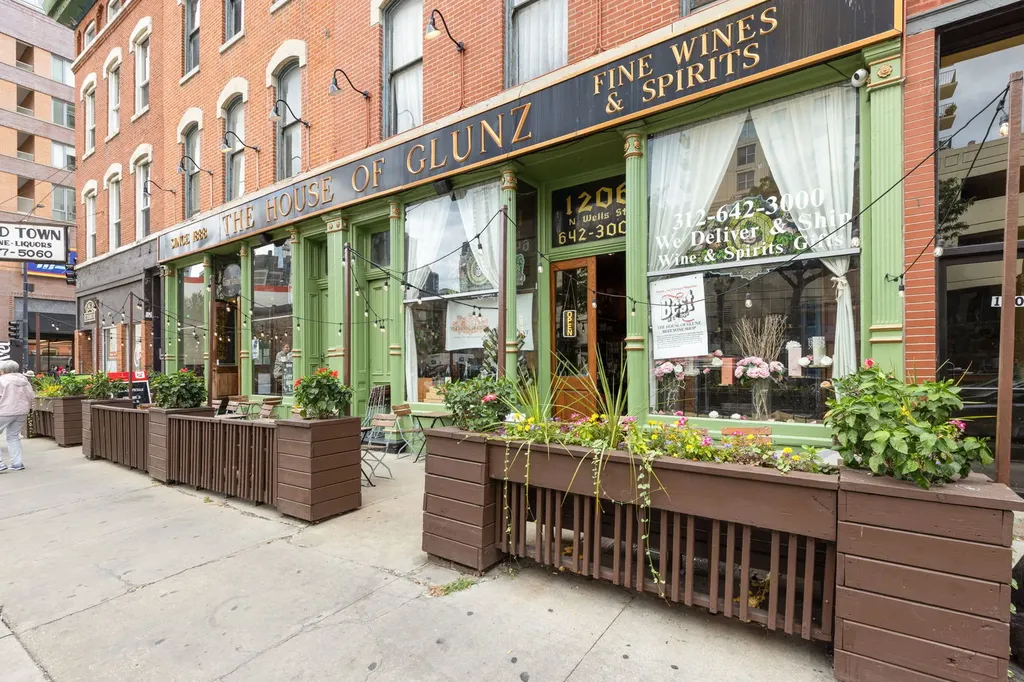 231 West Scott Street Chicago IL 60610
