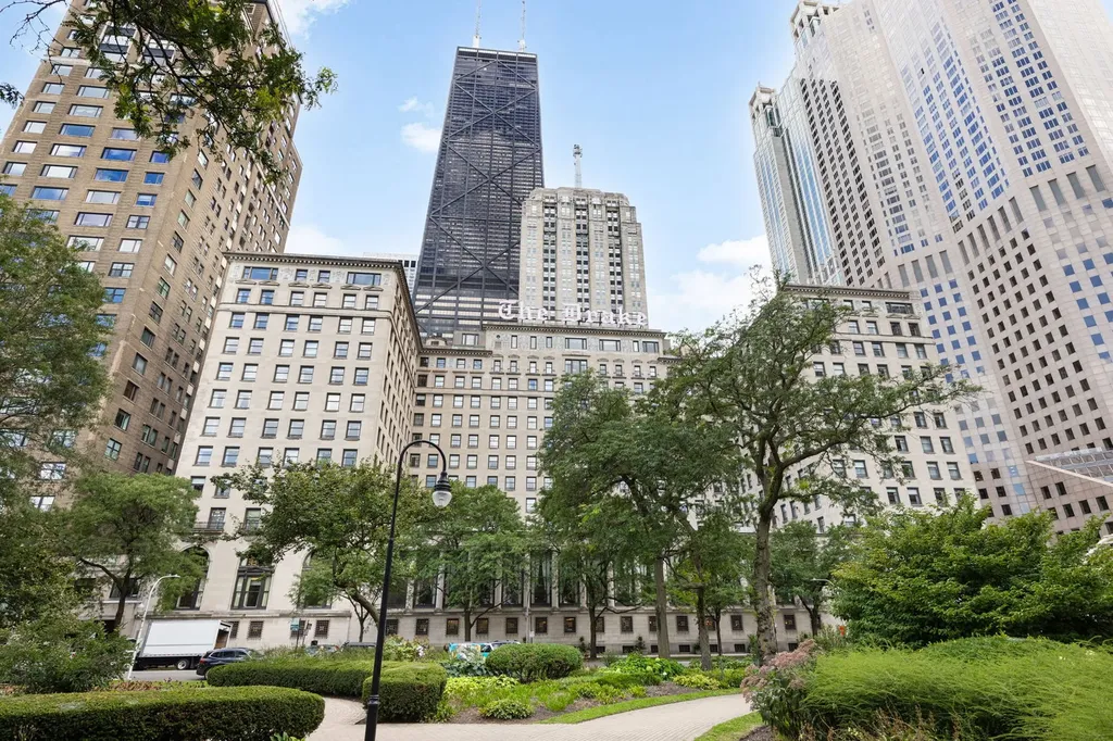 231 West Scott Street Chicago IL 60610