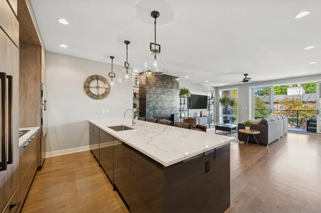 231 West Scott Street Chicago IL 60610