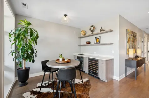 231 West Scott Street Chicago IL 60610
