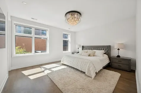 231 West Scott Street Chicago IL 60610