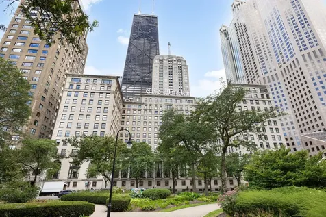 231 West Scott Street Chicago IL 60610