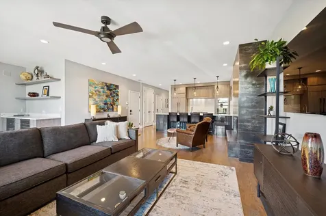 231 West Scott Street Chicago IL 60610