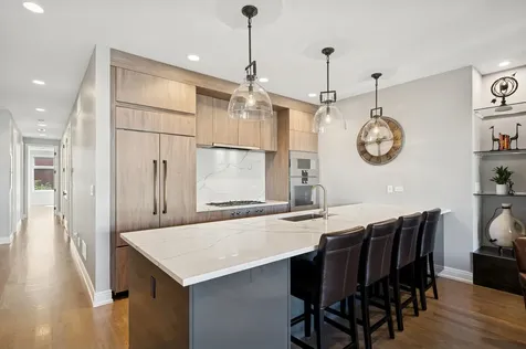 231 West Scott Street Chicago IL 60610