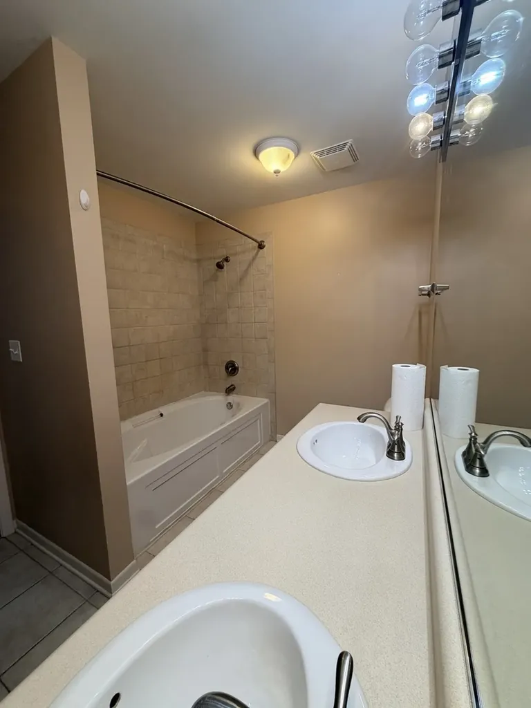 4530 South Woodlawn Avenue Chicago IL 60653