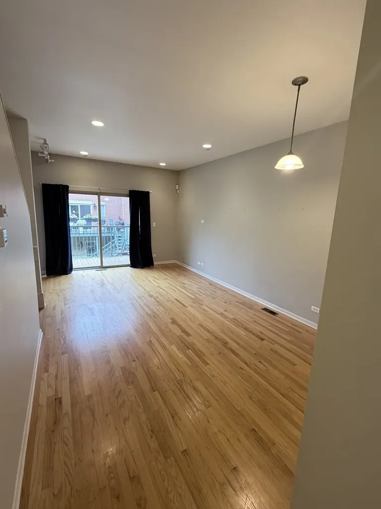 4530 South Woodlawn Avenue Chicago IL 60653
