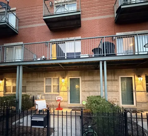 4530 South Woodlawn Avenue Chicago IL 60653