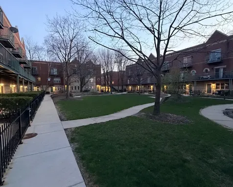 4530 South Woodlawn Avenue Chicago IL 60653