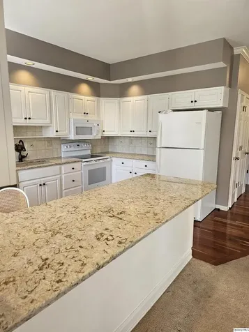 128 Knollwood Quincy IL 62301