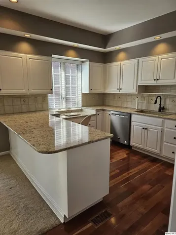 128 Knollwood Quincy IL 62301