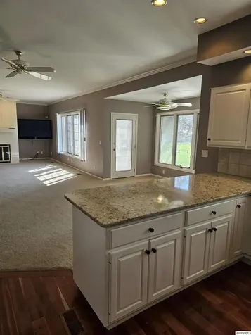 128 Knollwood Quincy IL 62301