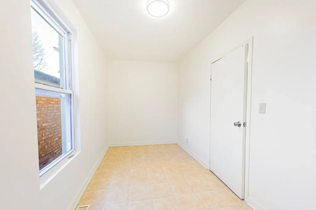 3748 South Parnell Avenue Chicago IL 60609