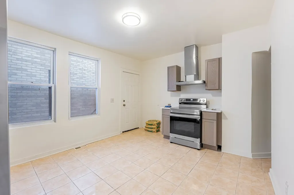 3748 South Parnell Avenue Chicago IL 60609