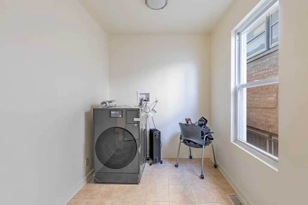 3748 South Parnell Avenue Chicago IL 60609