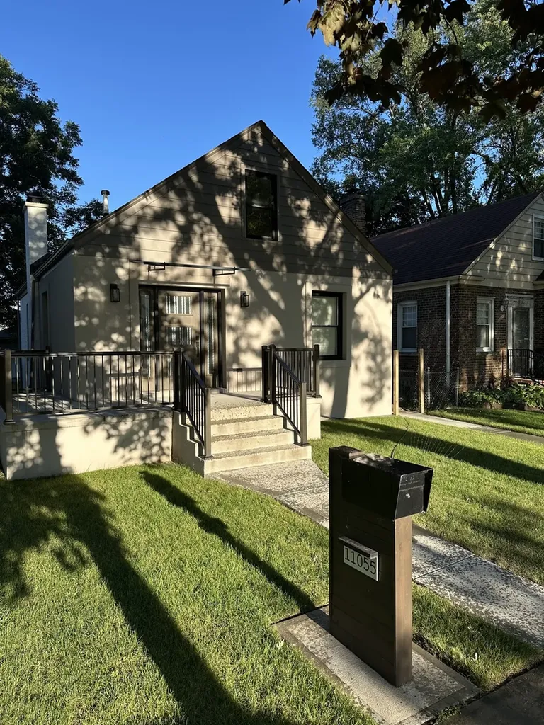 11055 South Avenue C Chicago IL 60617
