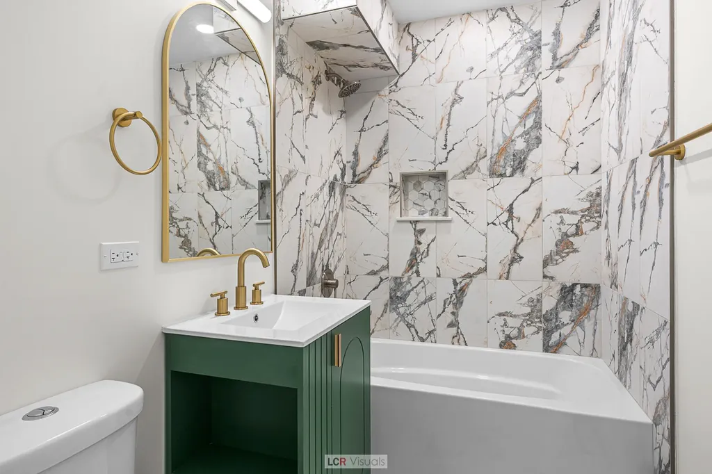 11055 South Avenue C Chicago IL 60617