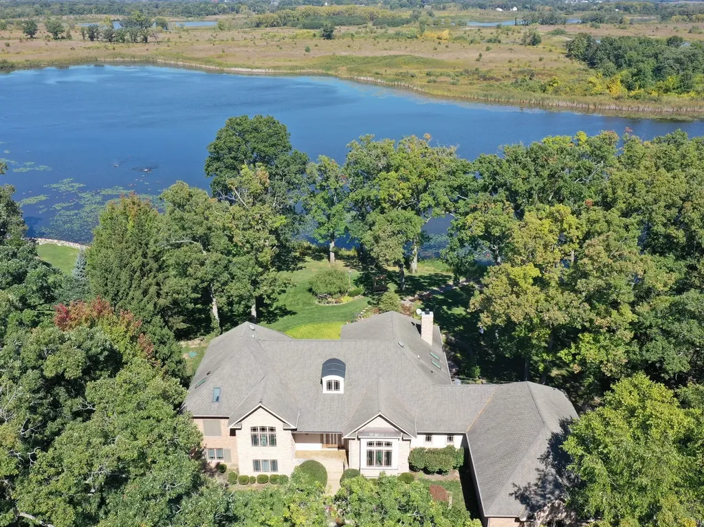 24092 West Old Oak Drive Mundelein IL 60060