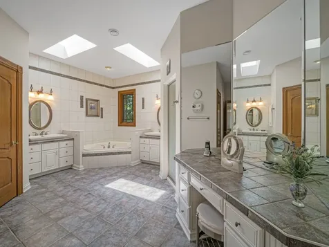 24092 West Old Oak Drive Mundelein IL 60060