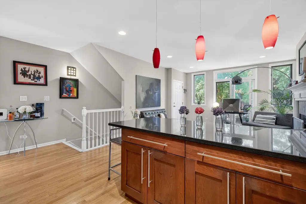 2709 North Campbell Avenue Chicago IL 60647