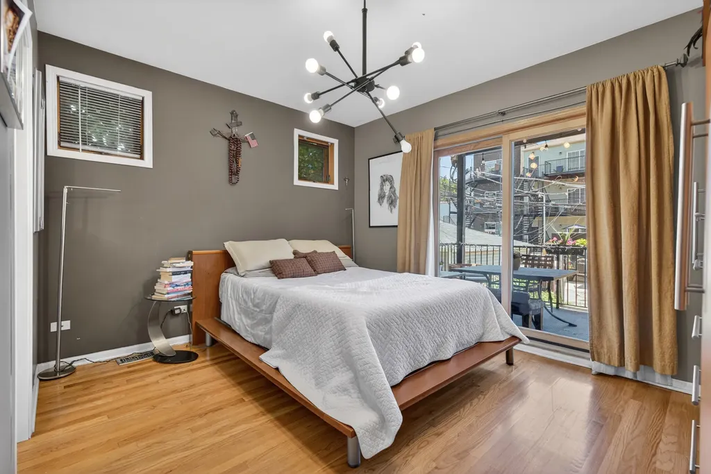 2709 North Campbell Avenue Chicago IL 60647