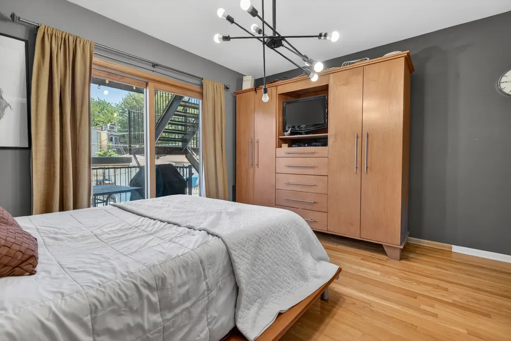 2709 North Campbell Avenue Chicago IL 60647