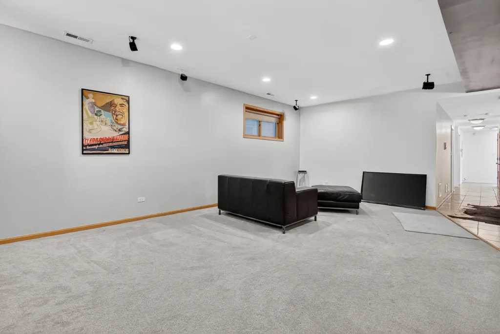 2709 North Campbell Avenue Chicago IL 60647