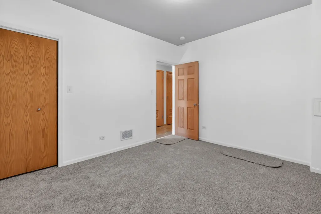 2709 North Campbell Avenue Chicago IL 60647