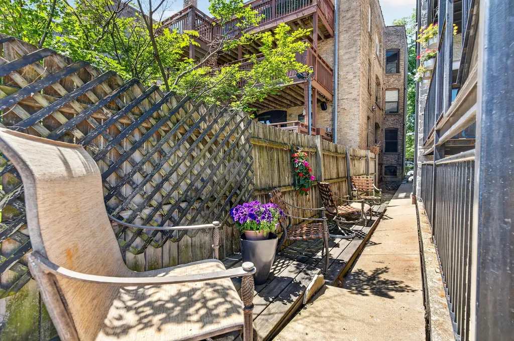 2709 North Campbell Avenue Chicago IL 60647