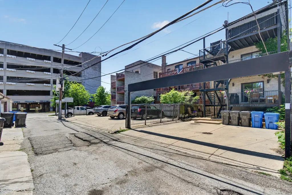 2709 North Campbell Avenue Chicago IL 60647