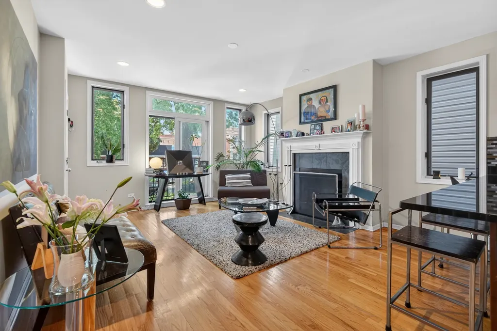 2709 North Campbell Avenue Chicago IL 60647
