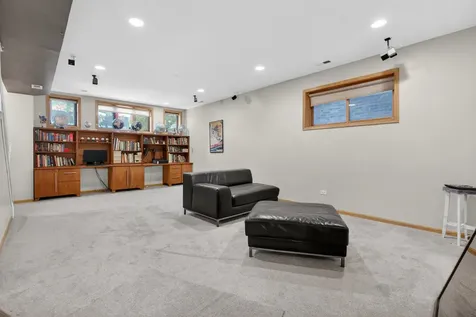 2709 North Campbell Avenue Chicago IL 60647