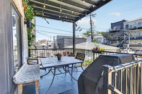 2709 North Campbell Avenue Chicago IL 60647
