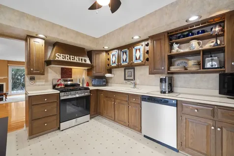 10 West Windsor Court Sugar Grove IL 60554