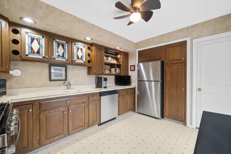 10 West Windsor Court Sugar Grove IL 60554