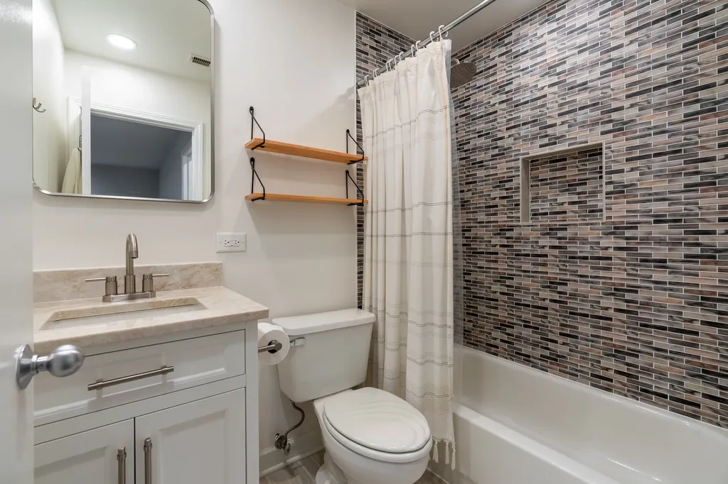 2839 North Wolcott Avenue Chicago IL 60657