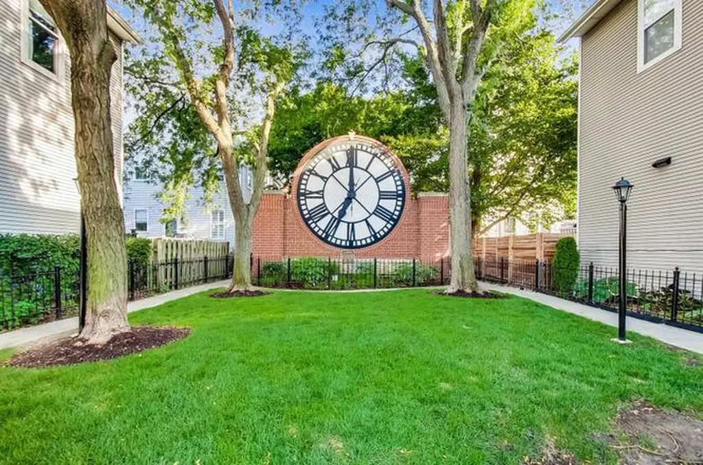 2839 North Wolcott Avenue Chicago IL 60657