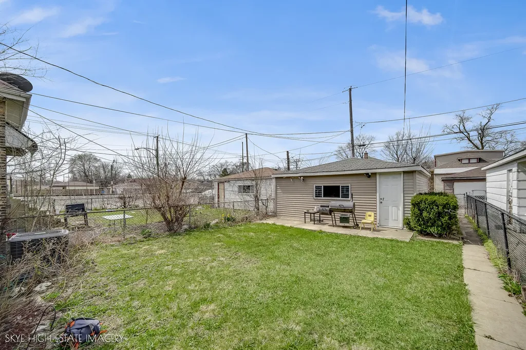 8850 South Aberdeen Street Chicago IL 60620