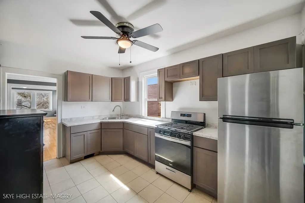 8850 South Aberdeen Street Chicago IL 60620