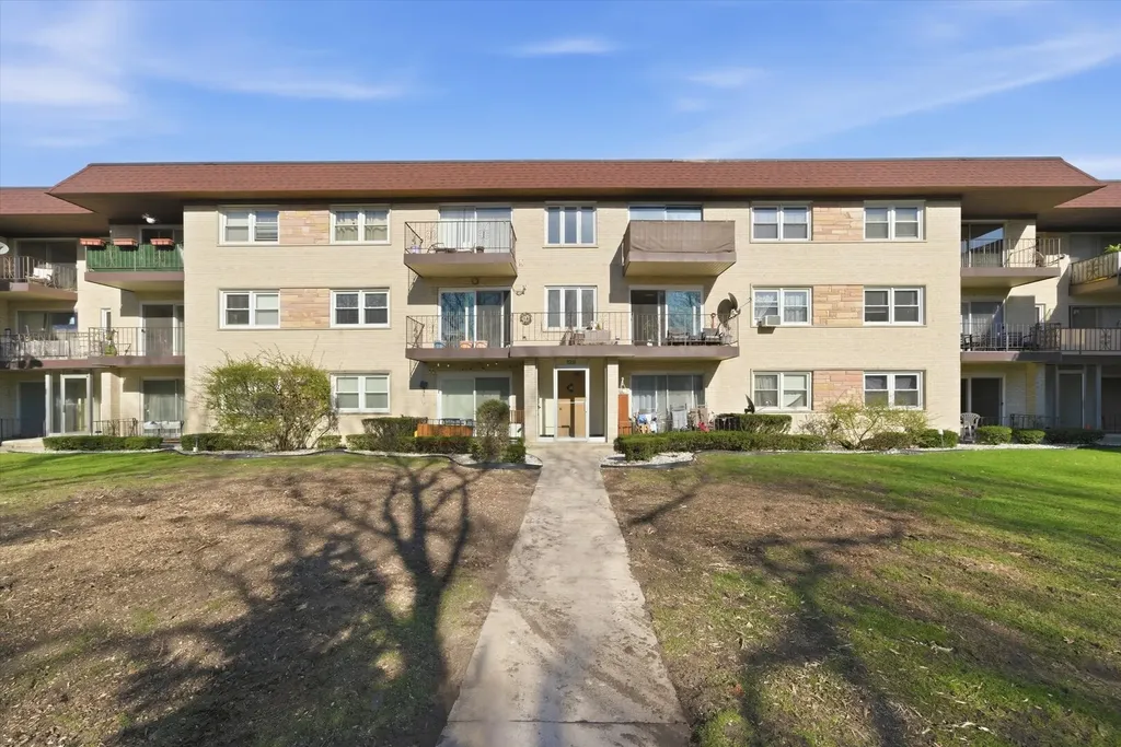 5211 North Potawatomie Avenue Chicago IL 60656