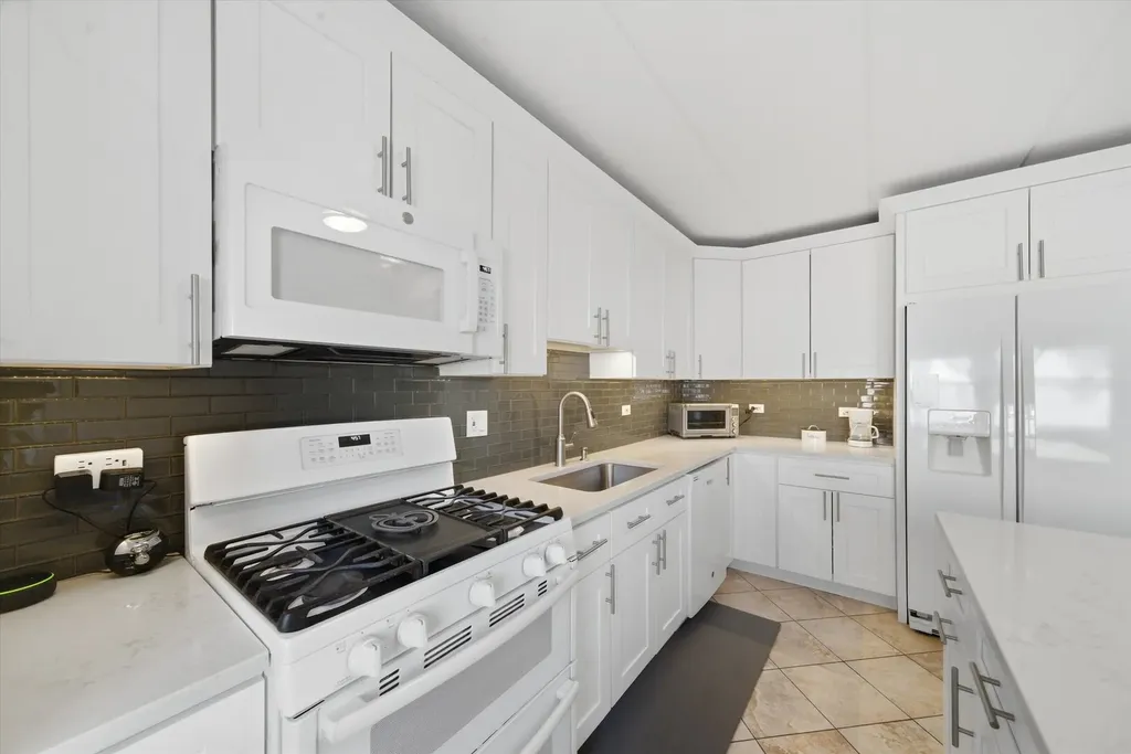 5211 North Potawatomie Avenue Chicago IL 60656