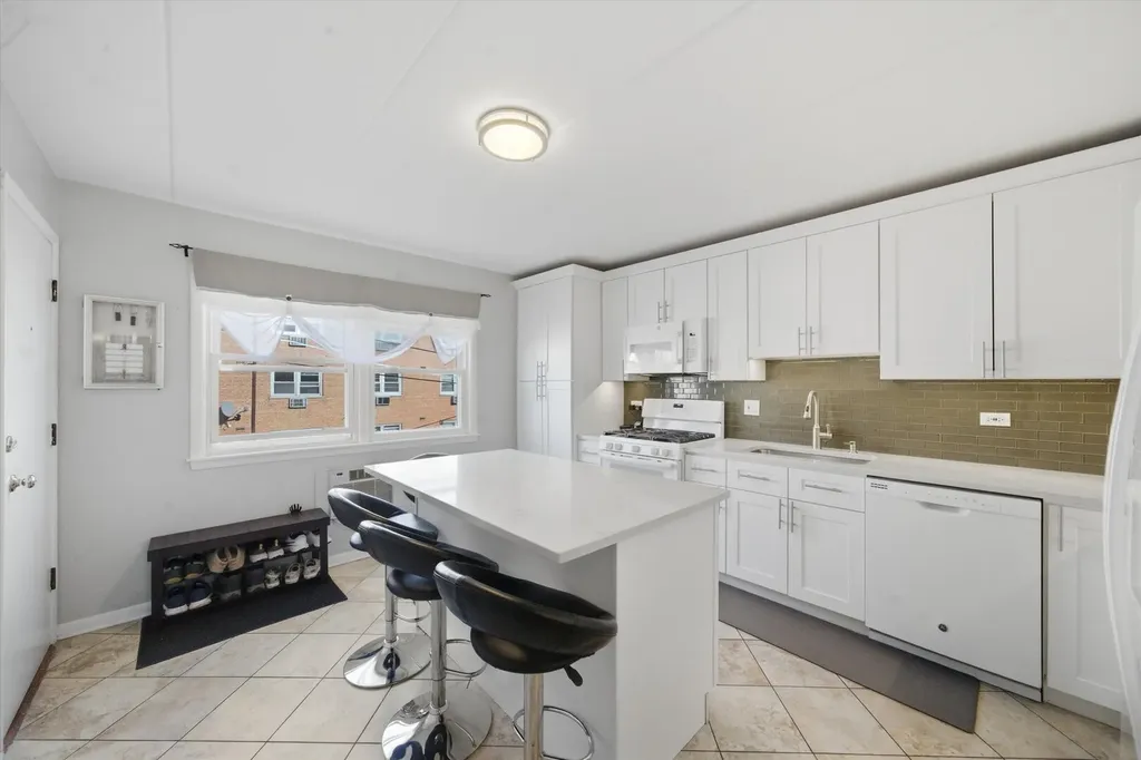 5211 North Potawatomie Avenue Chicago IL 60656