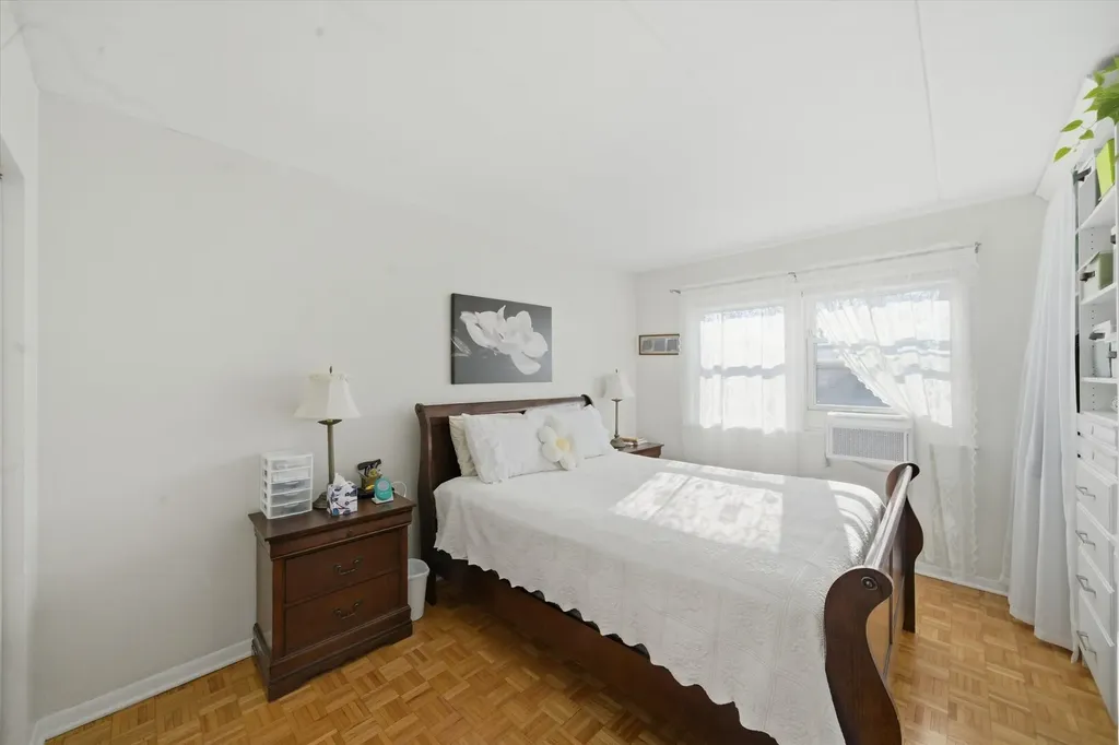 5211 North Potawatomie Avenue Chicago IL 60656