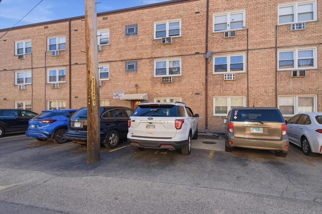 5211 North Potawatomie Avenue Chicago IL 60656