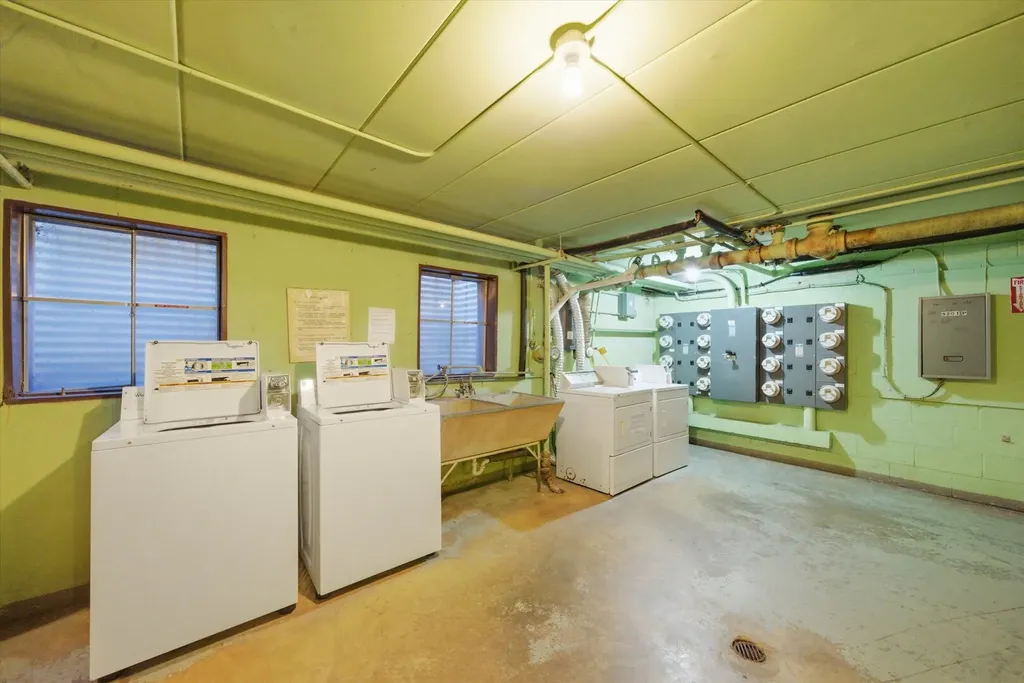 5211 North Potawatomie Avenue Chicago IL 60656