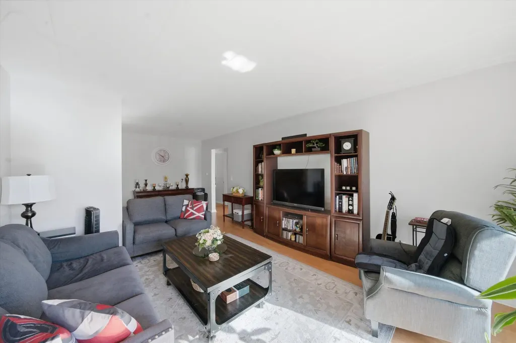 5211 North Potawatomie Avenue Chicago IL 60656