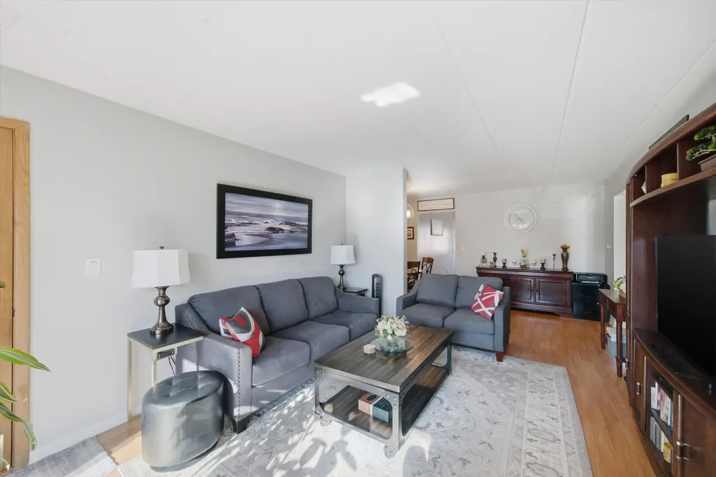 5211 North Potawatomie Avenue Chicago IL 60656