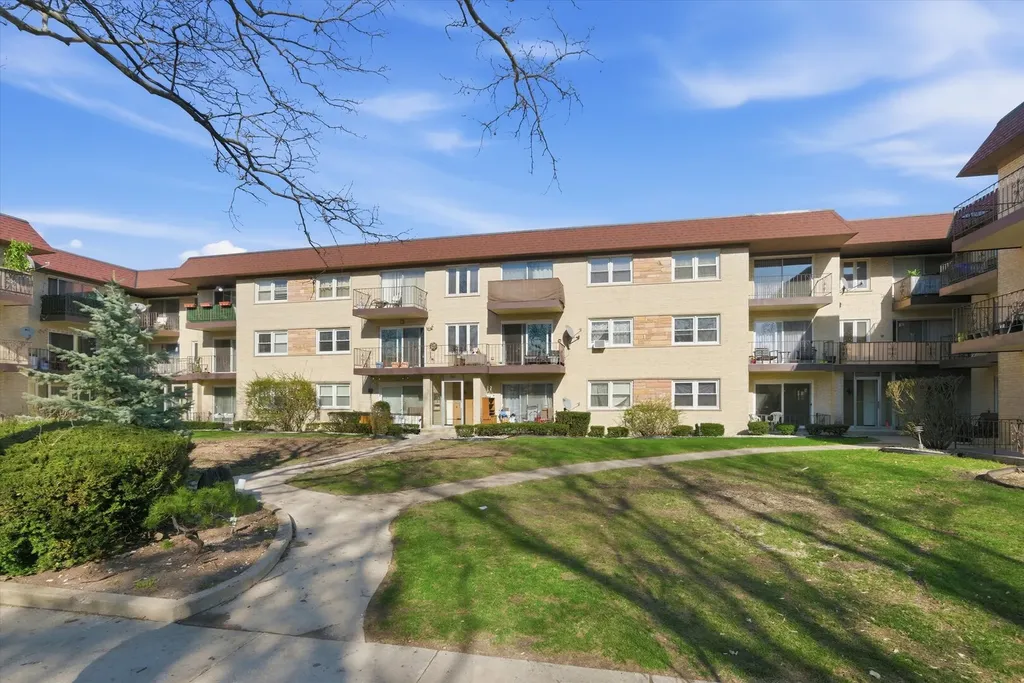 5211 North Potawatomie Avenue Chicago IL 60656